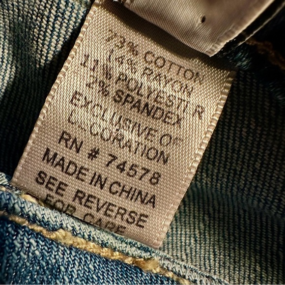 Caché Vintage Y2K Medium Wash Denim Capris with Turquoise Braided Stitch Waist 4 - Picture 10 of 13